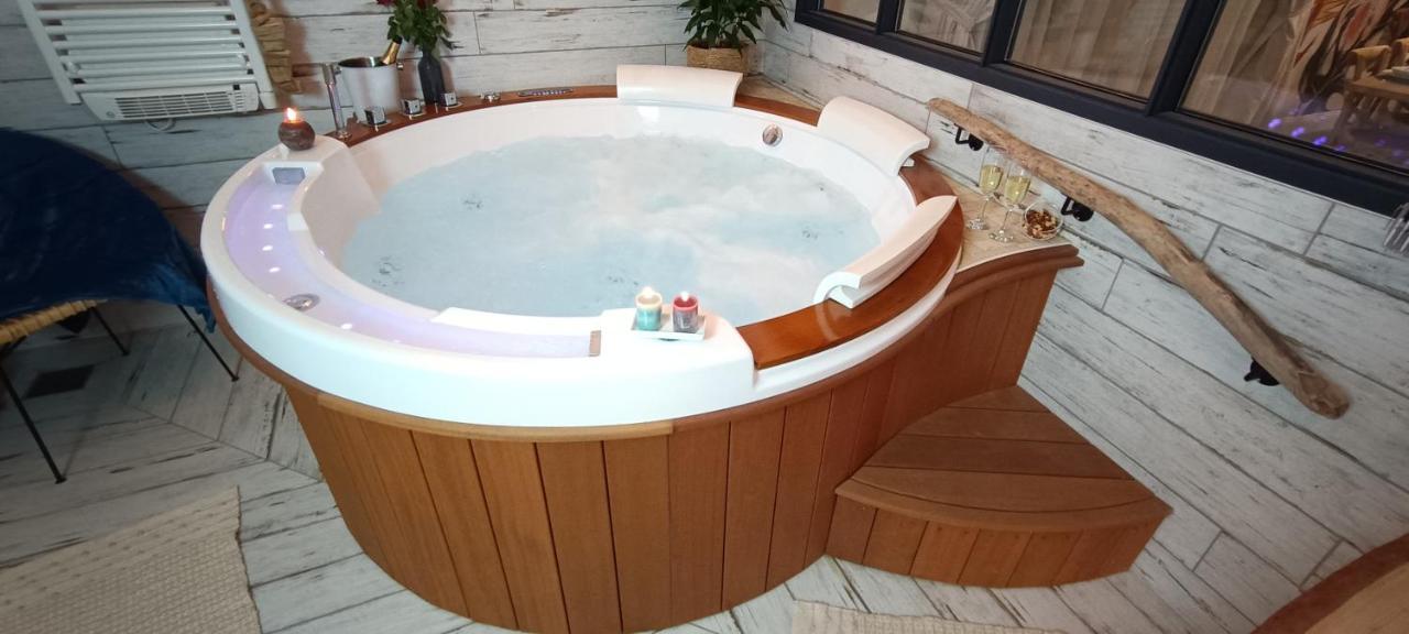 Le Marechal Duplex - Appartement Avec Jacuzzi - Caen Hyper Centre المظهر الخارجي الصورة